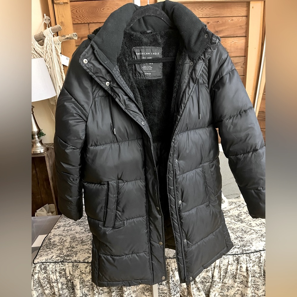 American Eagle Women’s Black Hooded Puffer Coat